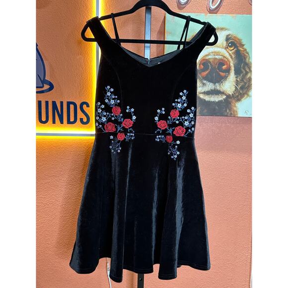 Francesca's Velvet Floral Mini Dress | Medium | MSRP $89 - Picture 2 of 5